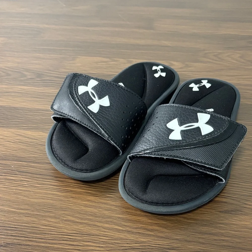 Under Armour Kids Black and‎ White Slide Sandals Sz 11K